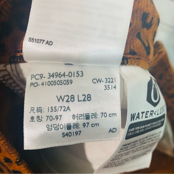 Levi’s Scratchy Leopard Ginger Wedgie Straight Corduroy Jeans Size 28 NWT - Picture 9 of 10